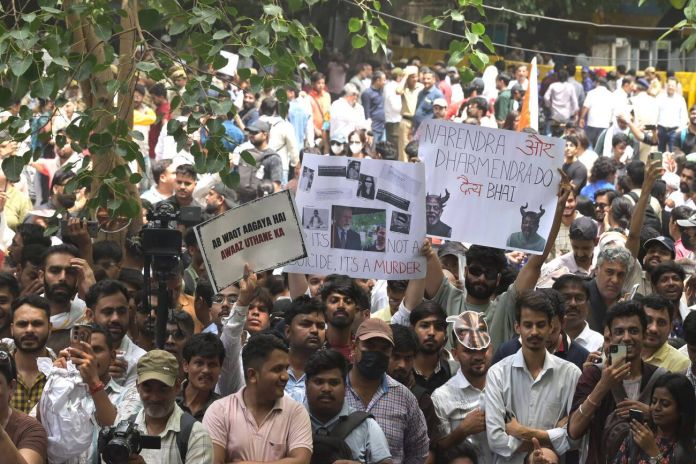 Young Indian ‘cockroaches’ reclaim democratic space